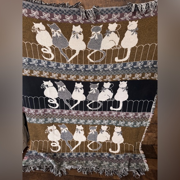 Cat Patterned Tapestry Throw Blanket - Picture 4 of 4